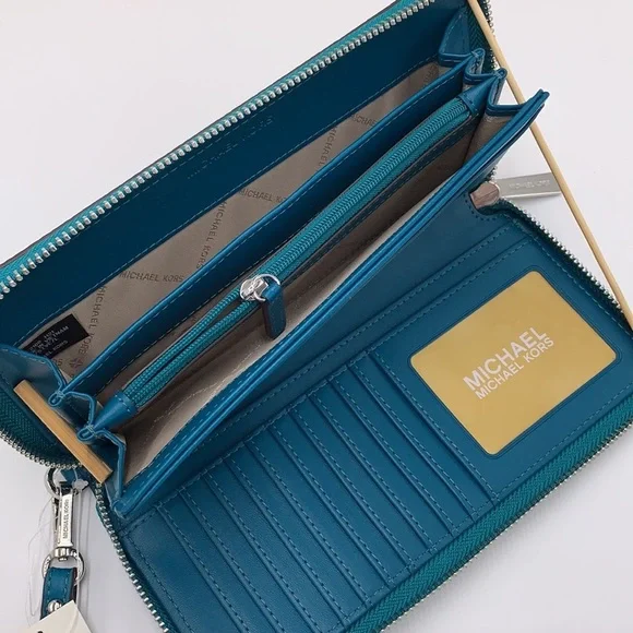 NWT MICHAEL KORS LARGE CONTINENTAL WRISTLET LAGOON COLOR - Picture 9 of 15